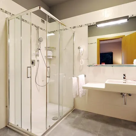 Hotel M14 & 3*