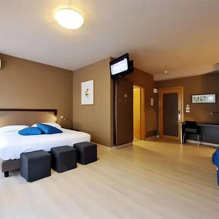 Hotel M14 &