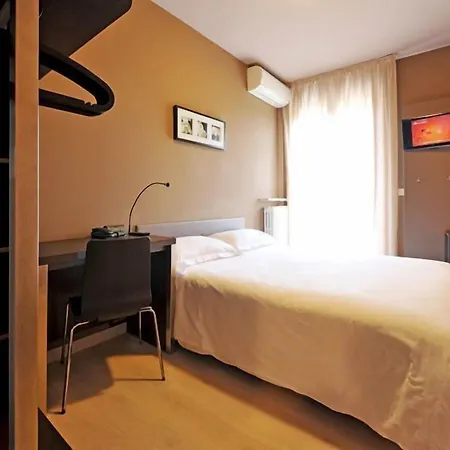 M14 & Hotel 3*