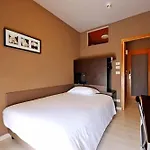 M14 & فندق بادوفا