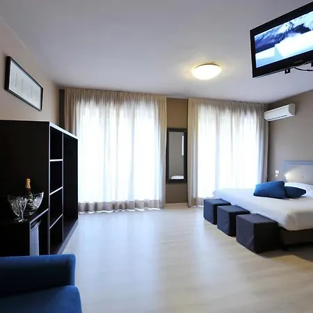 Hotel M14 & 3*
