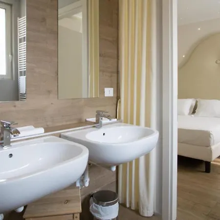 Hotel M14 & 3*