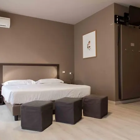 M14 & Hotel Padua