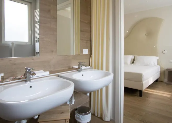 Hotel M14 & 3*
