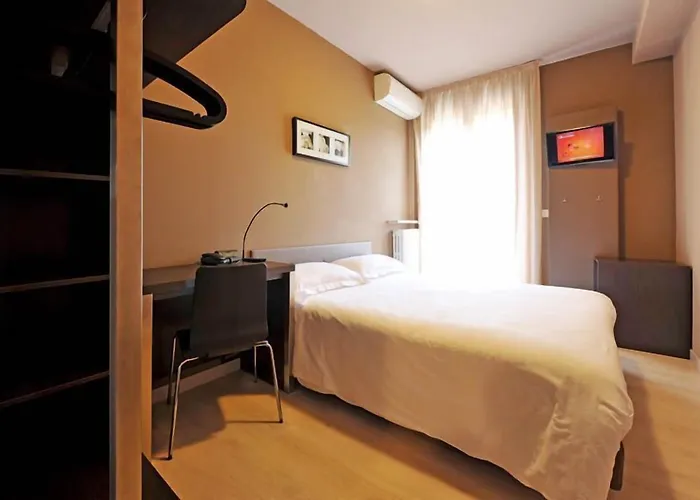 M14 & Hotel 3*